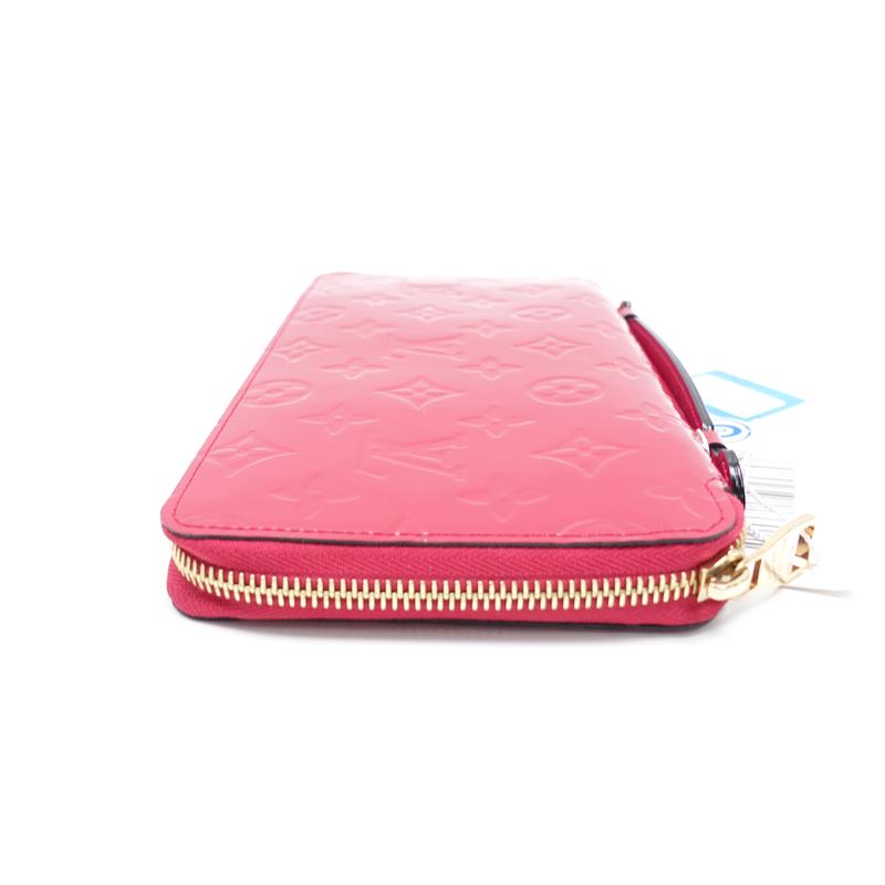 【DEAL】Louis Vuitton Fushia Monogram Patent Leather Clutch