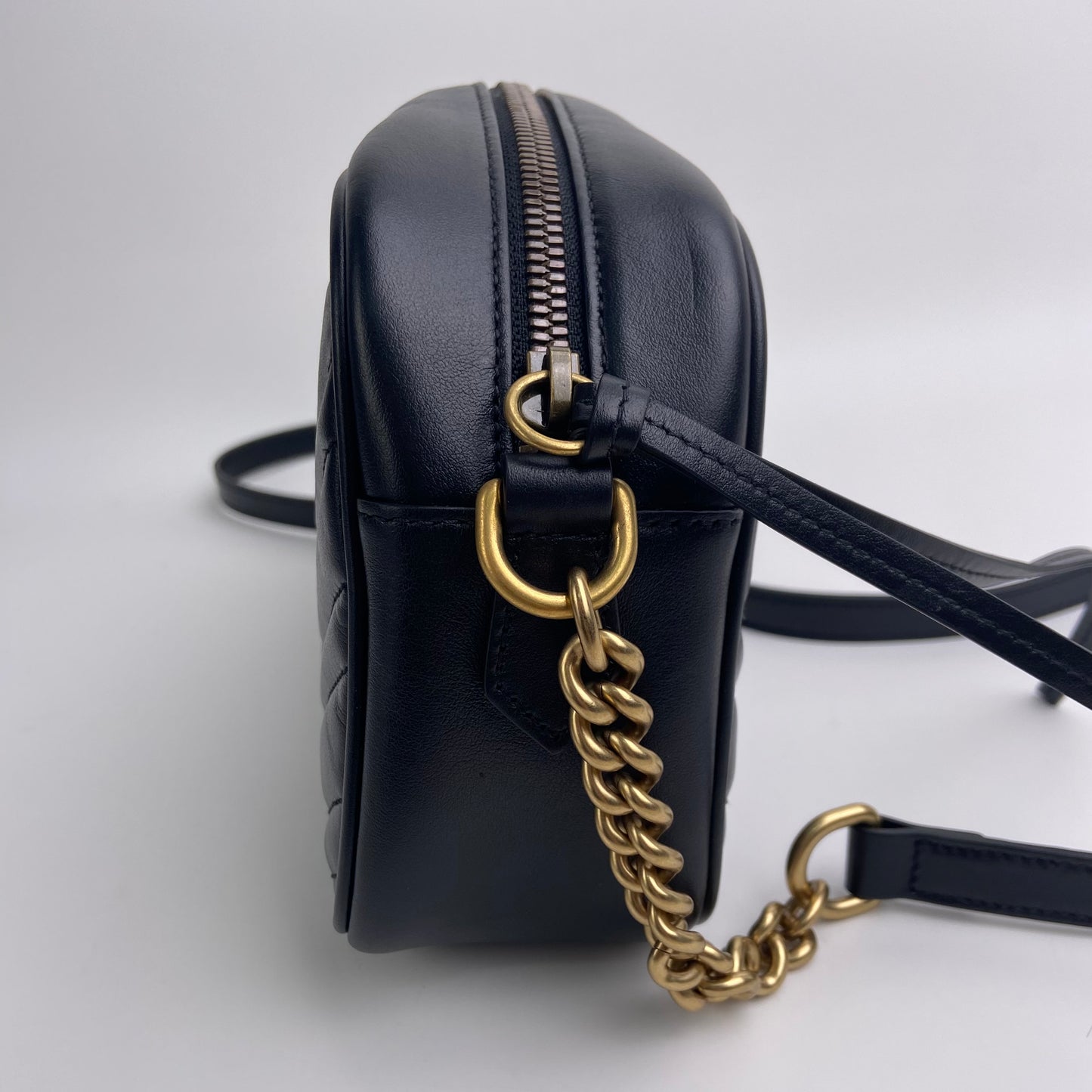 Pre-owned Gucci Black Marmont Clafskin Shoulder Bag - HZ