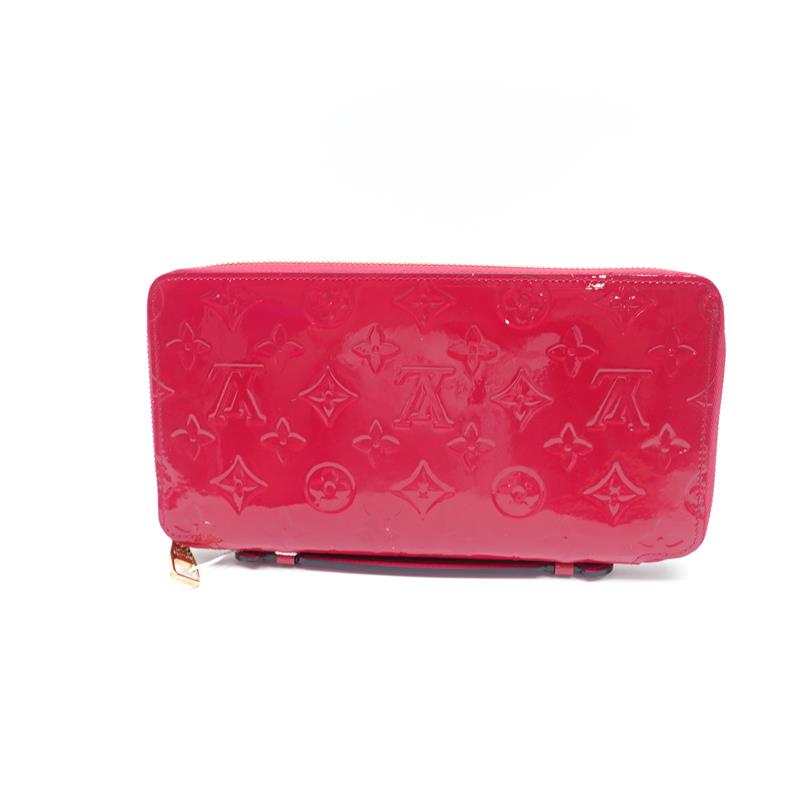 【DEAL】Louis Vuitton Fushia Monogram Patent Leather Clutch