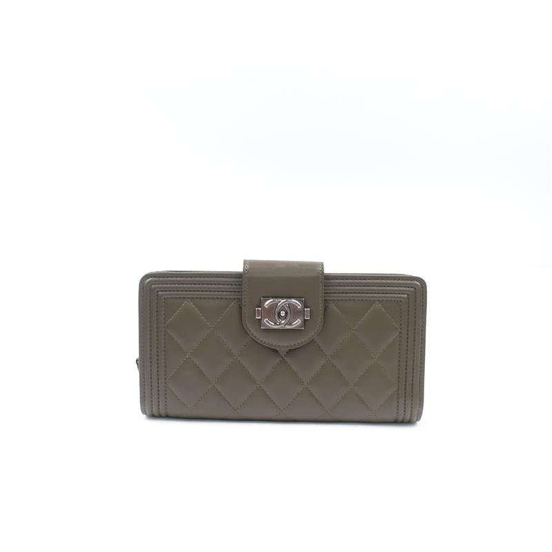 Pre-owned Chanel Leboy Green Lambskin Wallet