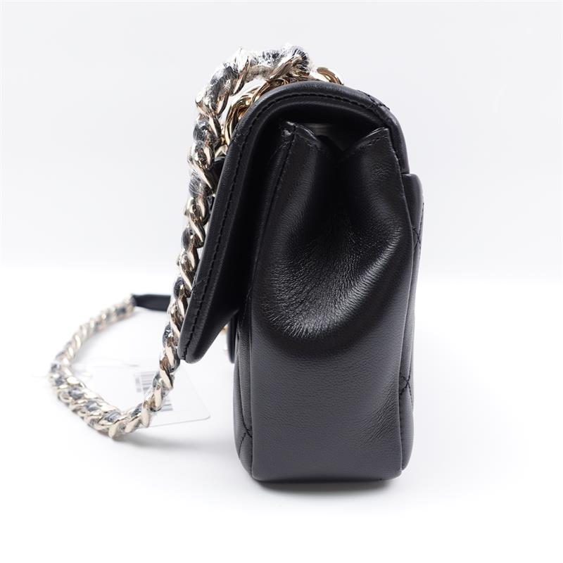 Pre-owned Chanel Black Calfskin Shoulder Bag