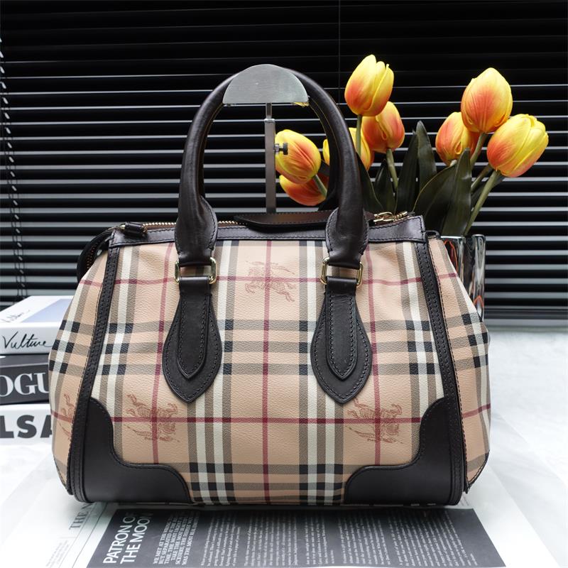 Pre-owned Burberry Plaid Coated Canvas Shoulder Bag