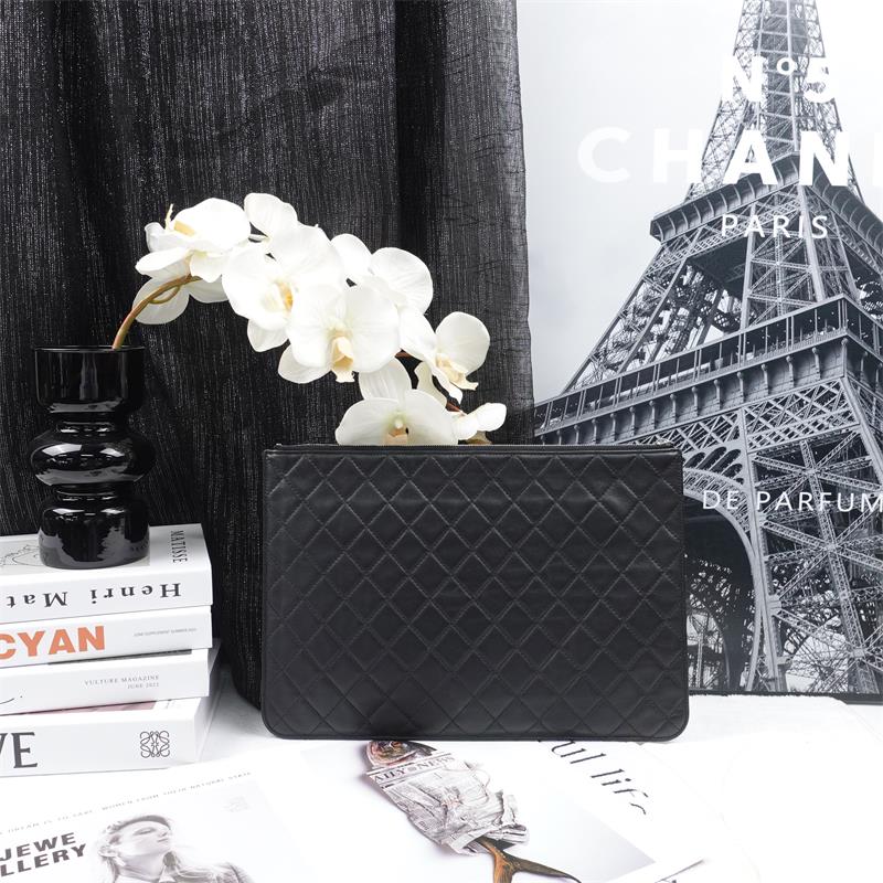 Pre-owned Chanel Black Calfskin Clutch