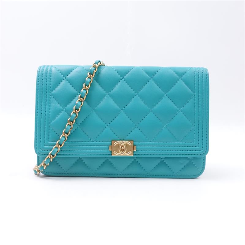 Pre-owned Chanel Blue Lambskin Woc