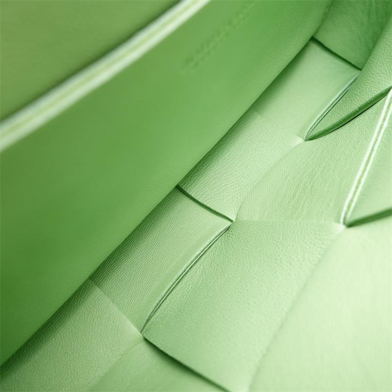 Pre-owned Bottega Veneta Cassette Green Calfskin Shoulder Bag - HZ