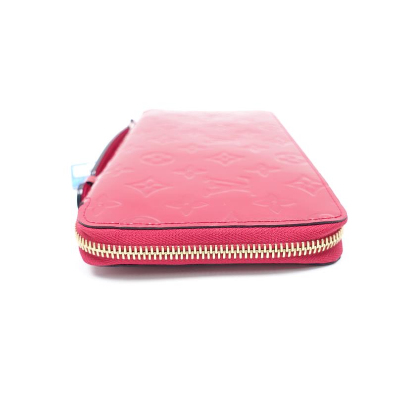 【DEAL】Louis Vuitton Fushia Monogram Patent Leather Clutch