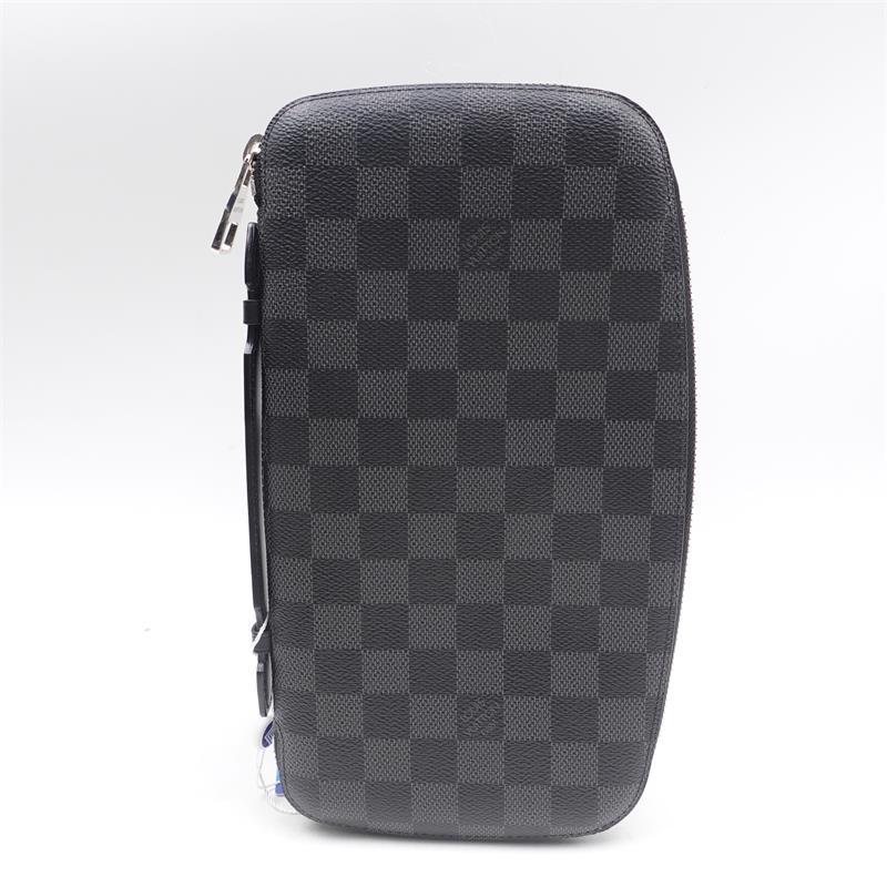 Pre-owned Louis Vuitton Black Coated Canvas Clutch-TS