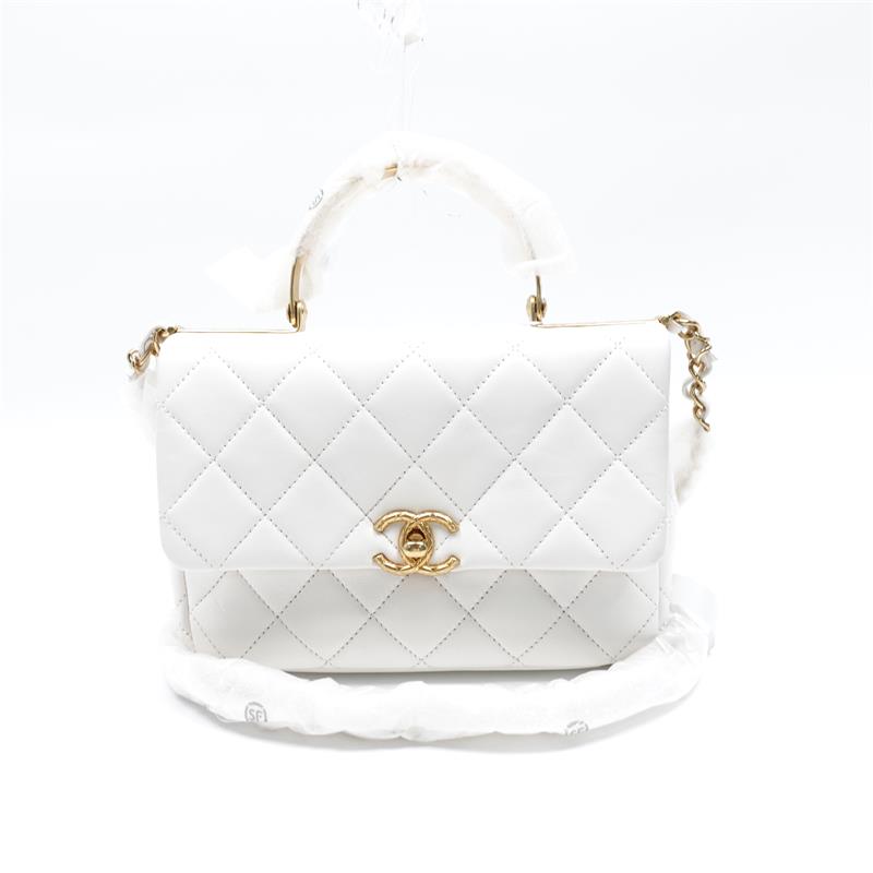 Pre-owned Chanel White Lambskin Shoulder Bag