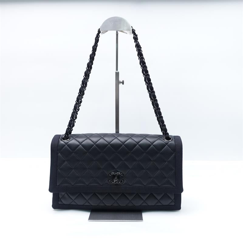 Pre-owned Chanel Black Lambskin Shoulder Bag