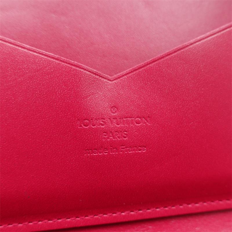 【DEAL】Louis Vuitton Fushia Monogram Patent Leather Clutch