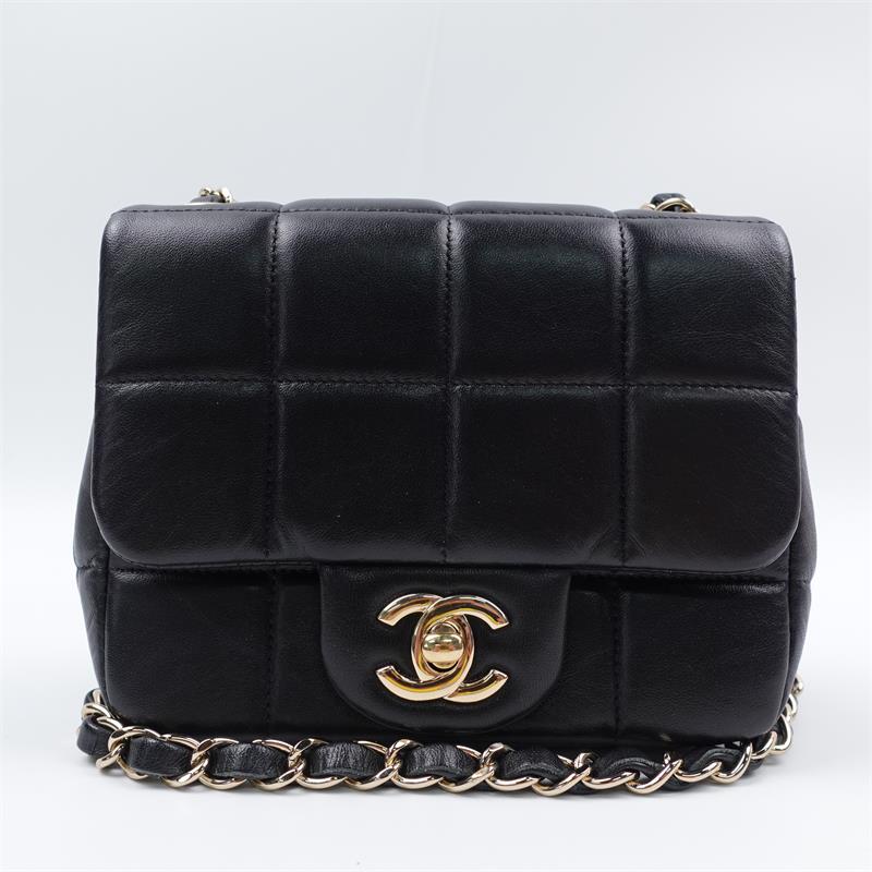 Pre-owned Chanel Black Lambskin Shoulder Bag