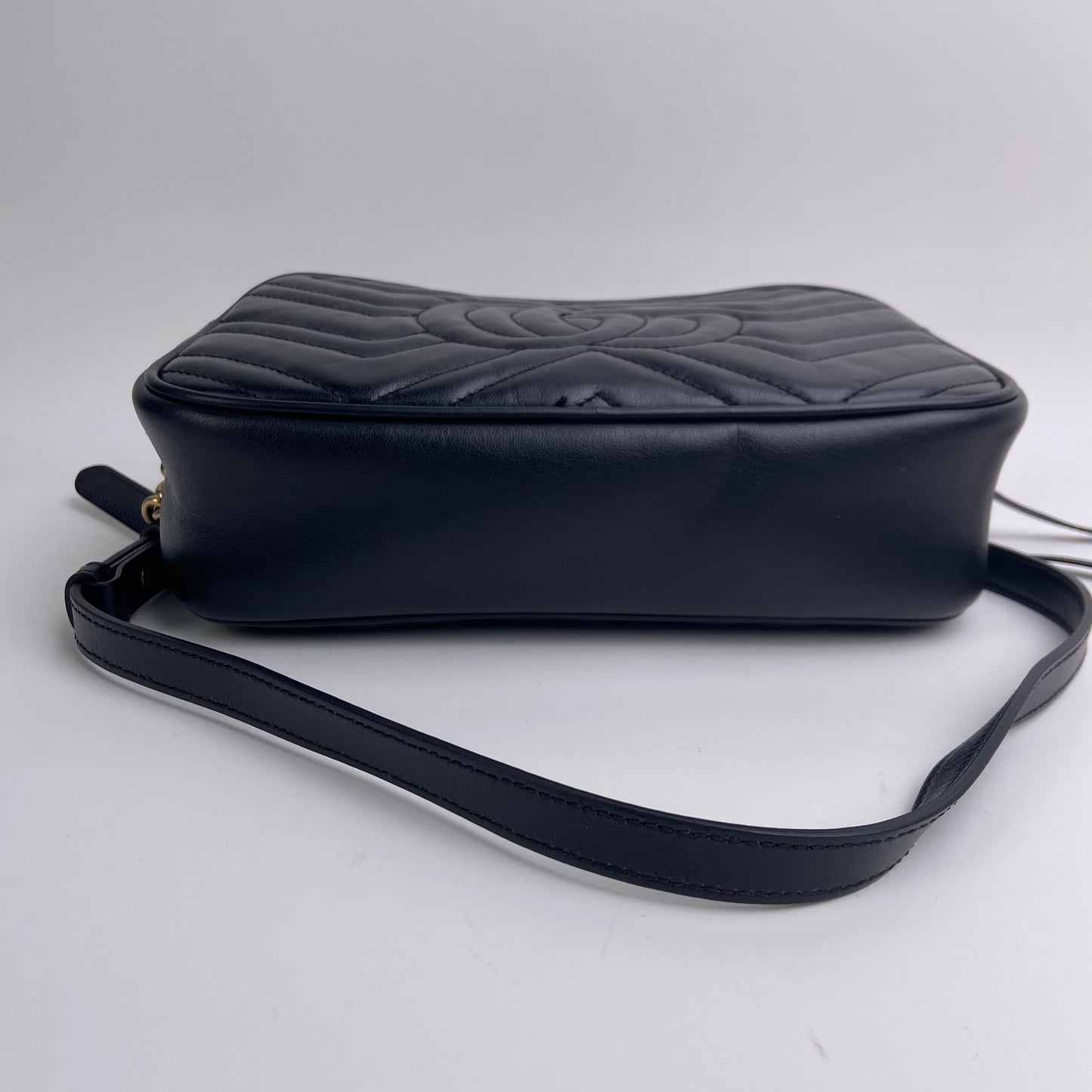Pre-owned Gucci Black Marmont Clafskin Shoulder Bag - HZ