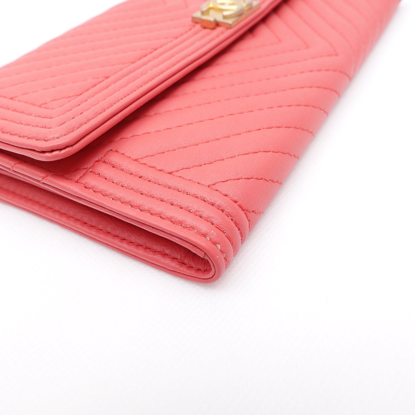 Pre-owned Chanel Leboy Peach Pink Chervon Calfskin Wallet