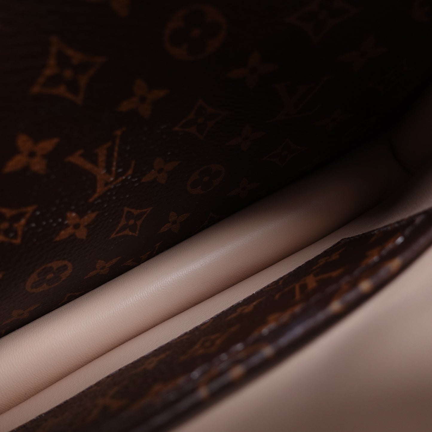 Pre-Owned Louis Vuitton Trunk Clutch Brown Monogram Canvas Shoulder Bag T10374337