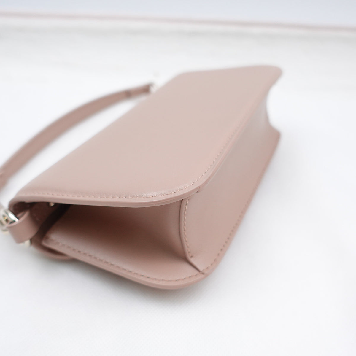 Pre-Owned Valentino Loco Pink Leather Shoulder Bag T10355143