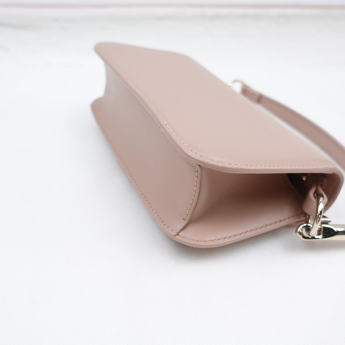 Pre-Owned Valentino Loco Pink Leather Shoulder Bag T10355143