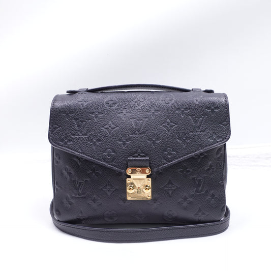 Pre-Owned Louis Vuitton Pochette Metis Black Calfskin Leather Shoulder Bag T10363546