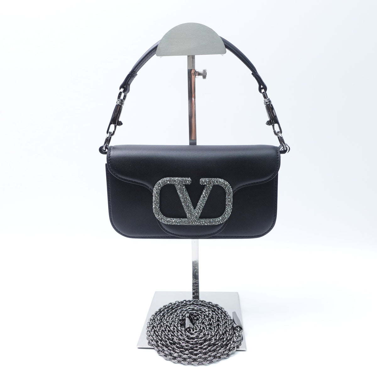 【DEAL】Pre-Owned Valentino Garavani Loco Small Black Calfskin Shoulder Bag T10377003