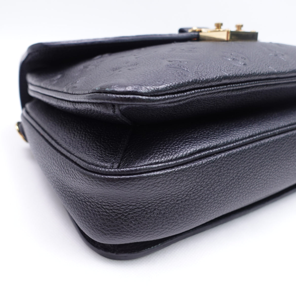Pre-Owned Louis Vuitton Pochette Metis Black Calfskin Leather Shoulder Bag T10363546