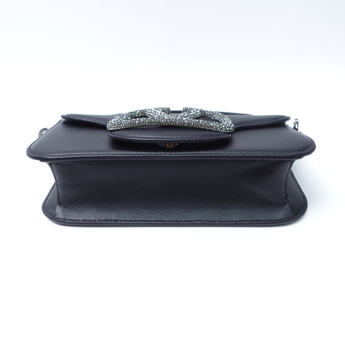 【DEAL】Pre-Owned Valentino Garavani Loco Small Black Calfskin Shoulder Bag T10377003