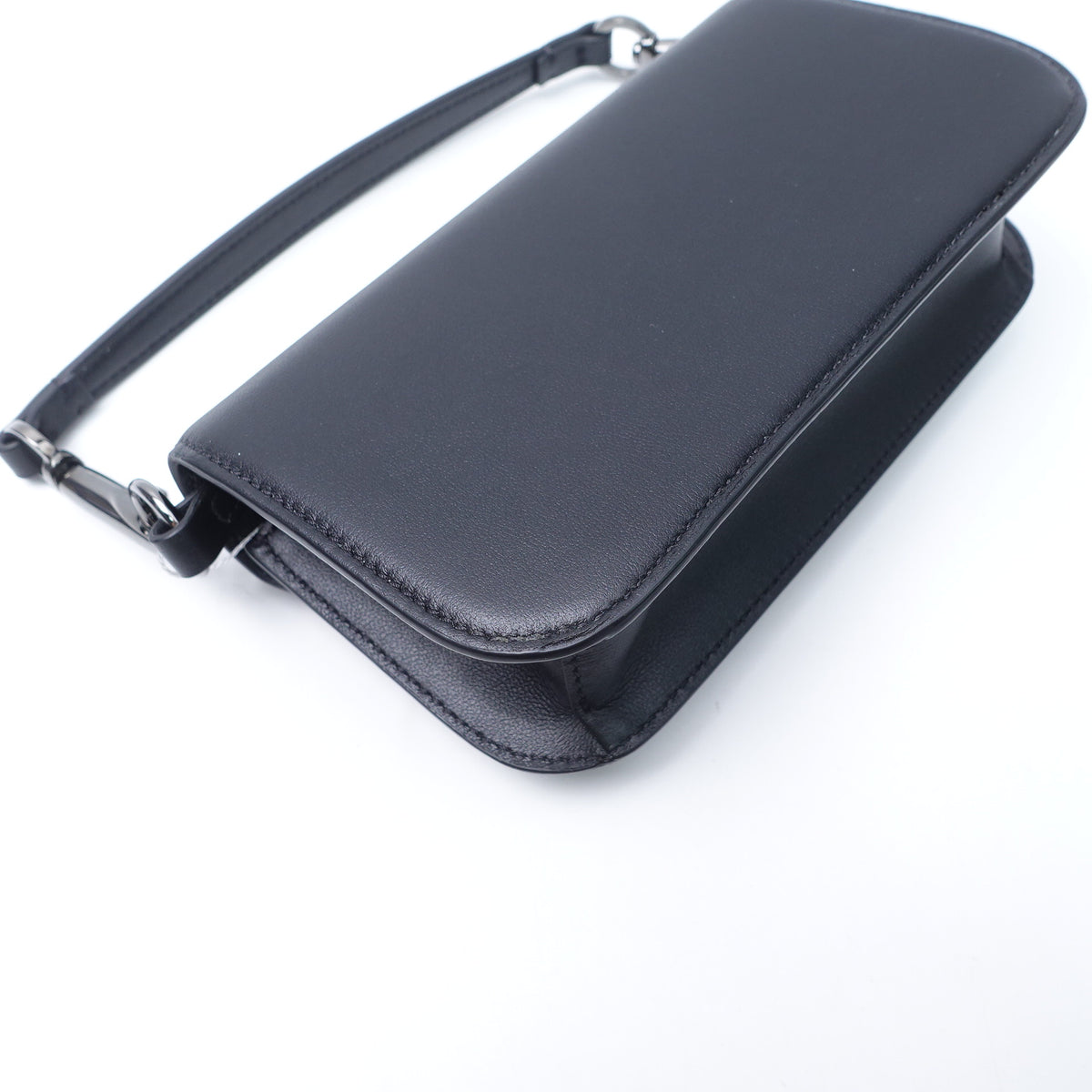 【DEAL】Pre-Owned Valentino Garavani Loco Small Black Calfskin Shoulder Bag T10377003