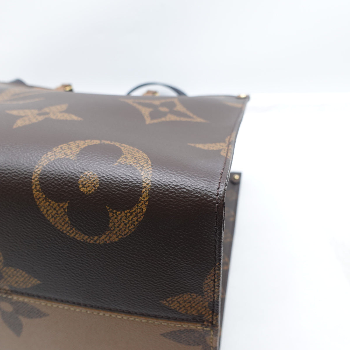 Pre-Owned Louis Vuitton Onthego GM Reverse Monogram Coated Canvas Shoulder Bag T10370137