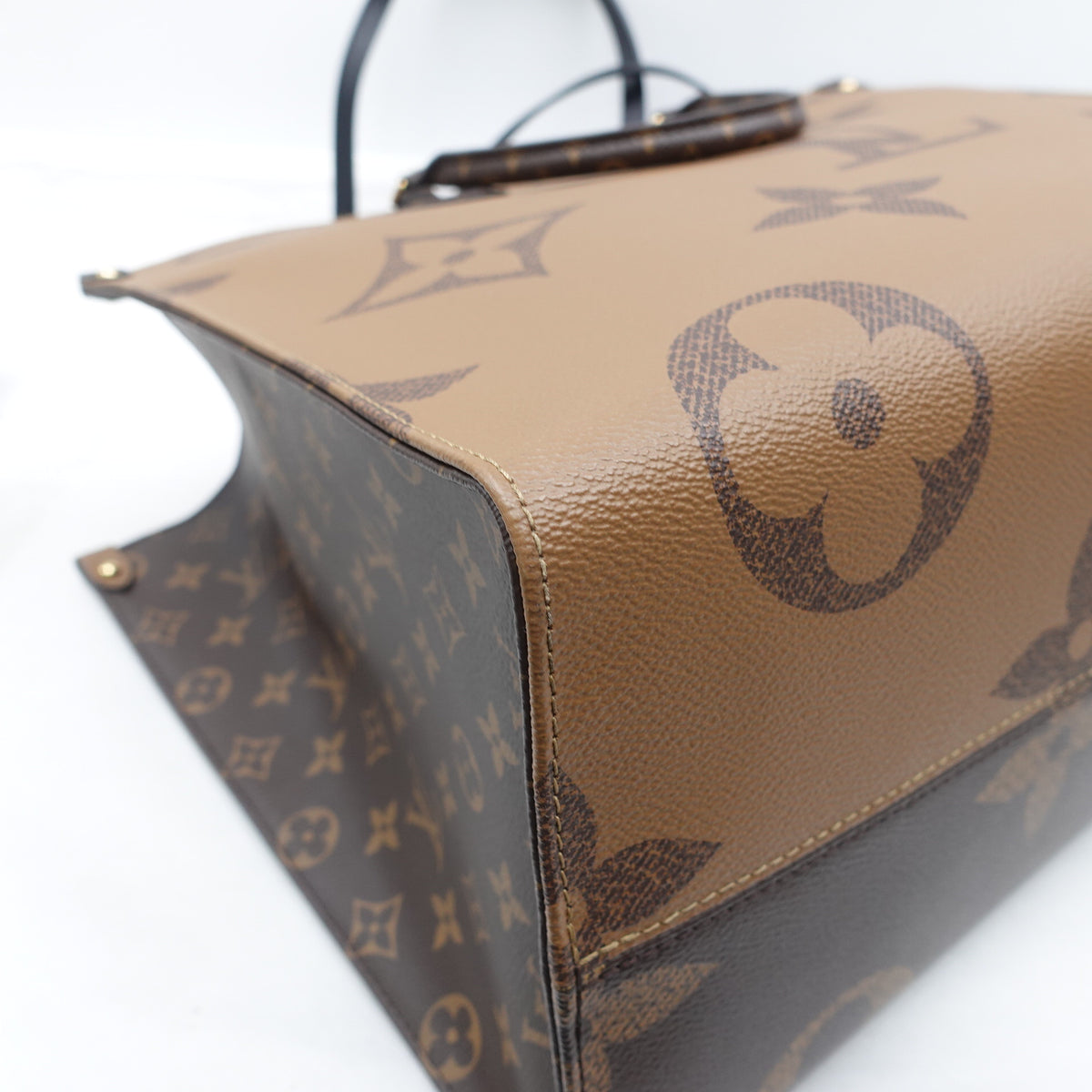 Pre-Owned Louis Vuitton Onthego GM Reverse Monogram Coated Canvas Shoulder Bag T10370137