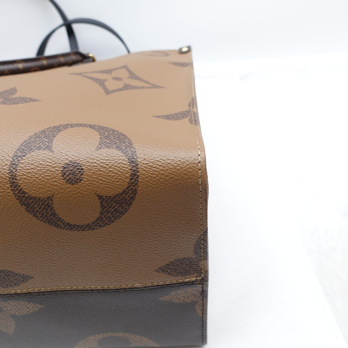 Pre-Owned Louis Vuitton Onthego GM Reverse Monogram Coated Canvas Shoulder Bag T10370137