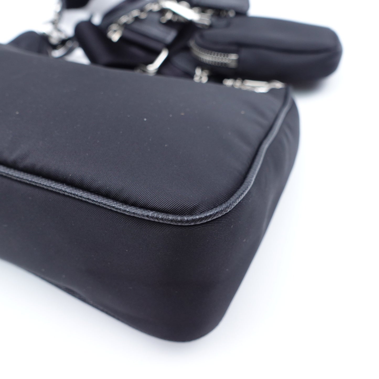 Prada Re-Edition 2000 Black Nylon Shoulder Bag T10391845