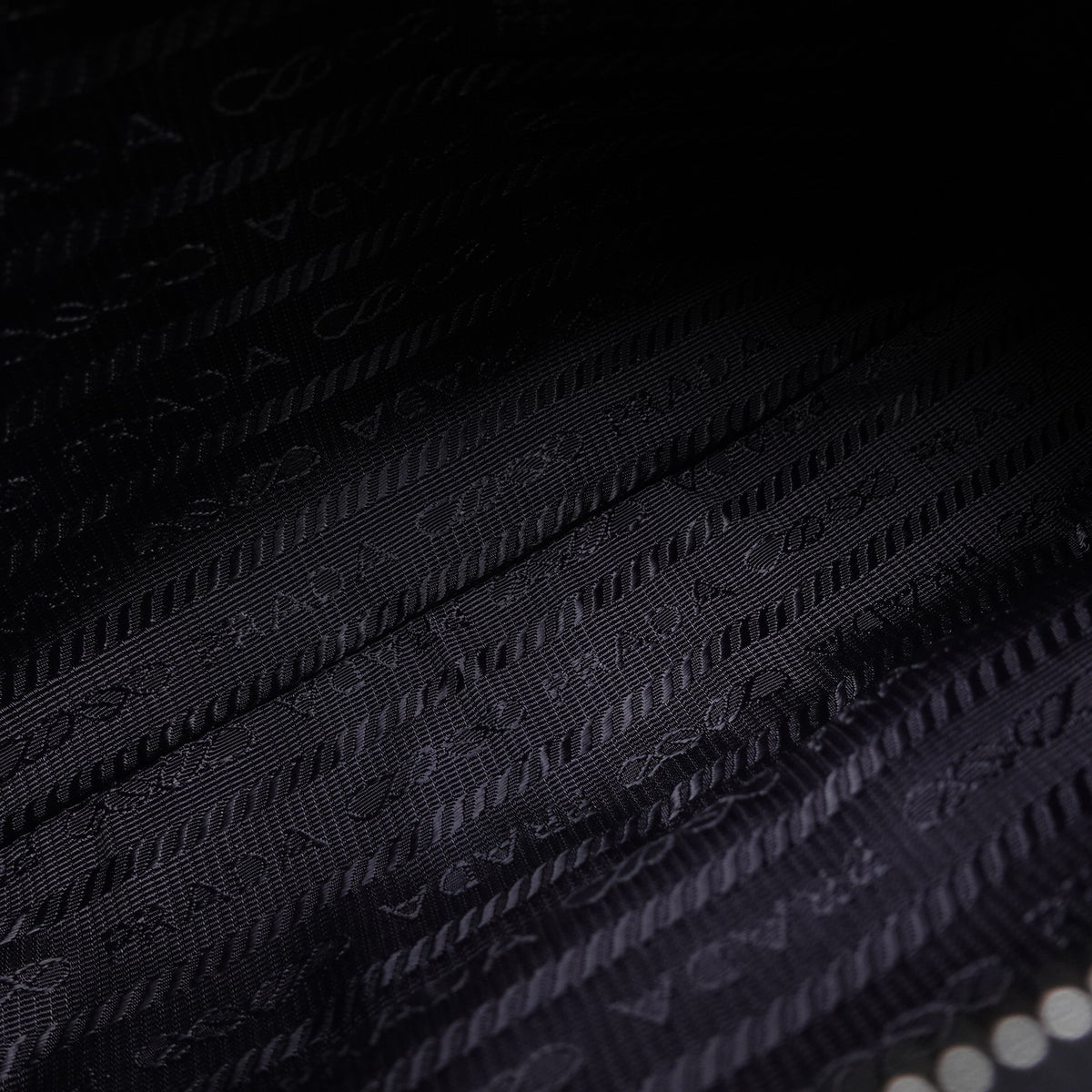 Prada Re-Edition 2000 Black Nylon Shoulder Bag T10391845