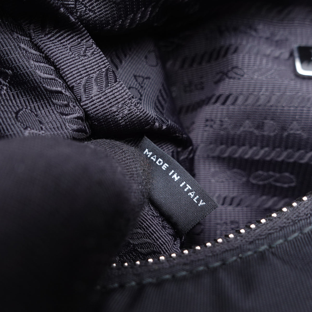 Prada Re-Edition 2000 Black Nylon Shoulder Bag T10391845
