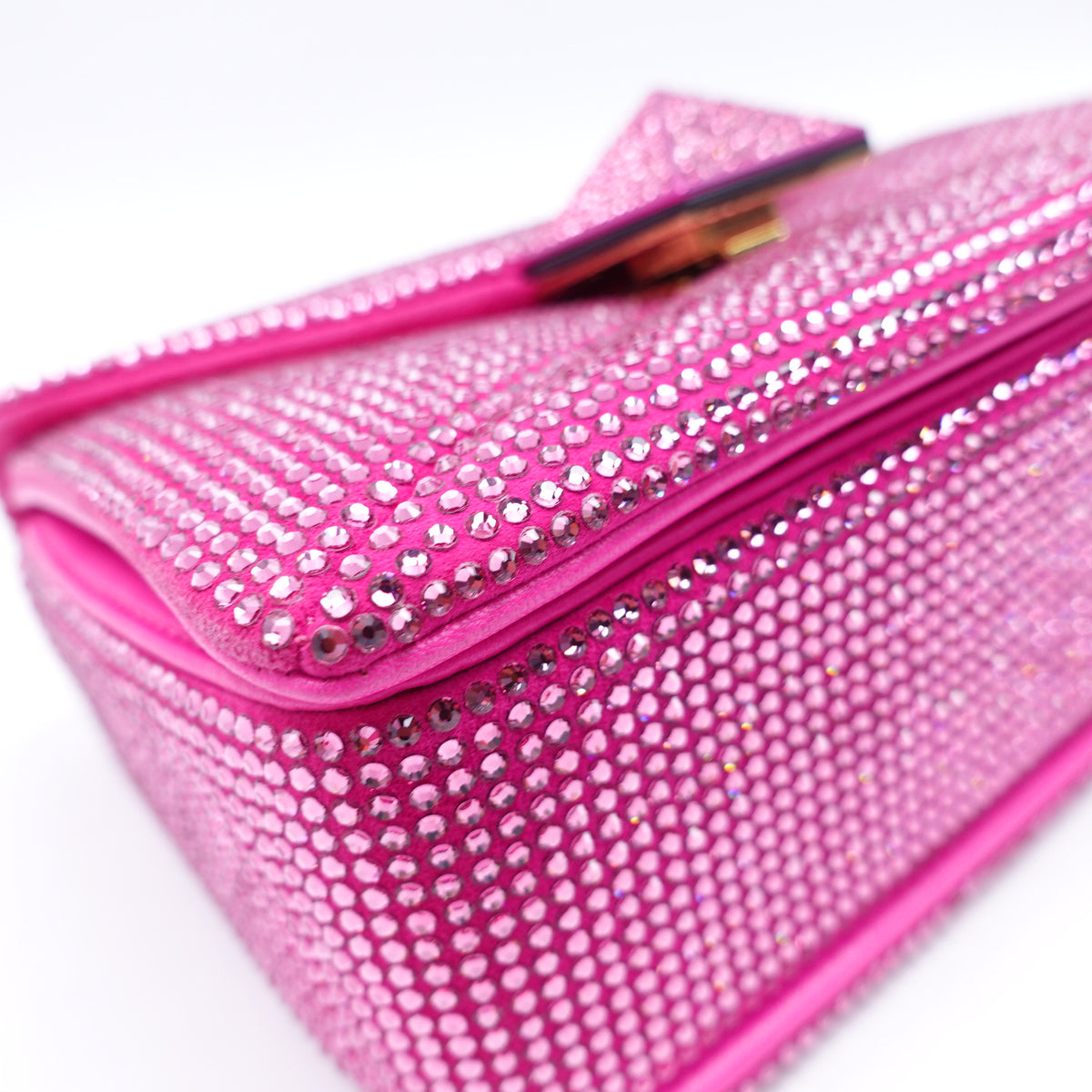 Pre-Owned Valentino One Stud Fuchsia Crystal Shoulder Bag T10400137