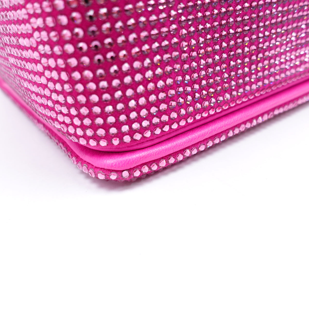 Pre-Owned Valentino One Stud Fuchsia Crystal Shoulder Bag T10400137
