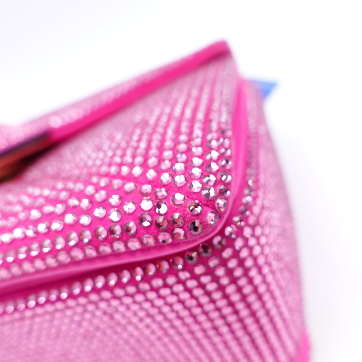 Pre-Owned Valentino One Stud Fuchsia Crystal Shoulder Bag T10400137