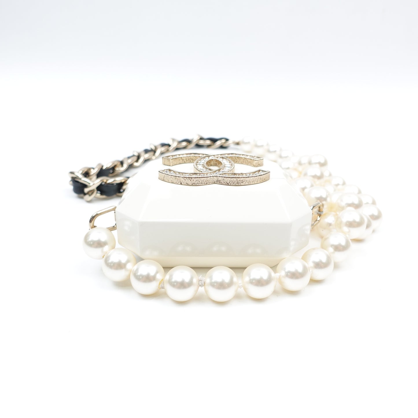 Pre-Owned Chanel White Acrylic Airpods Case T10356667