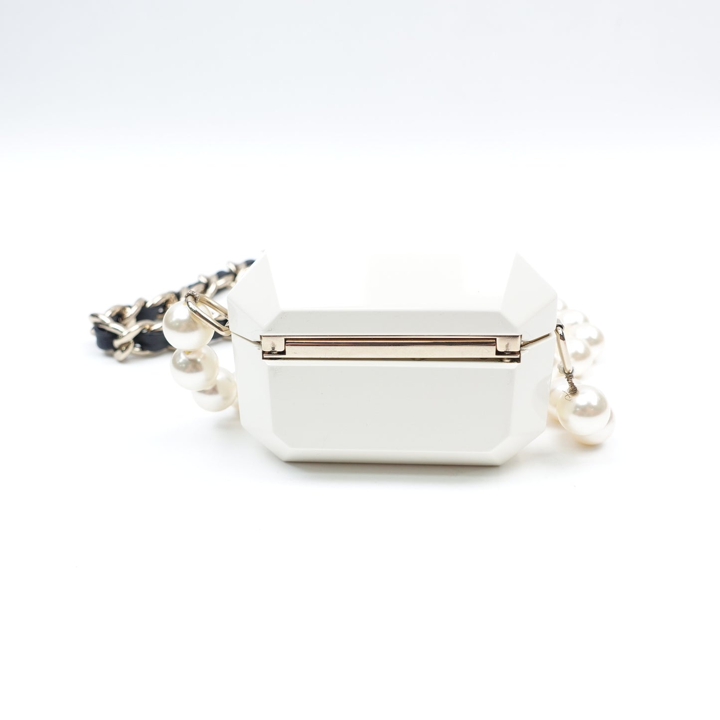 Pre-Owned Chanel White Acrylic Airpods Case T10356667