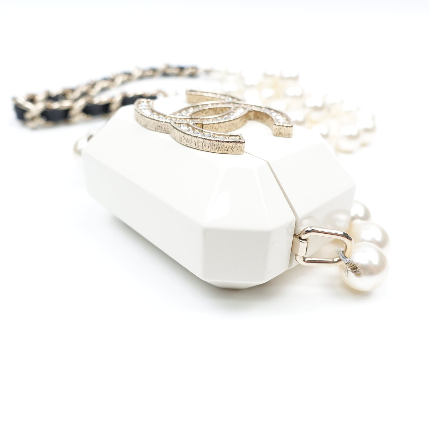 Pre-Owned Chanel White Acrylic Airpods Case T10356667