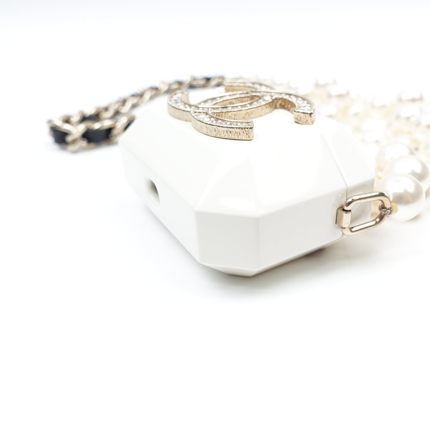 Pre-Owned Chanel White Acrylic Airpods Case T10356667
