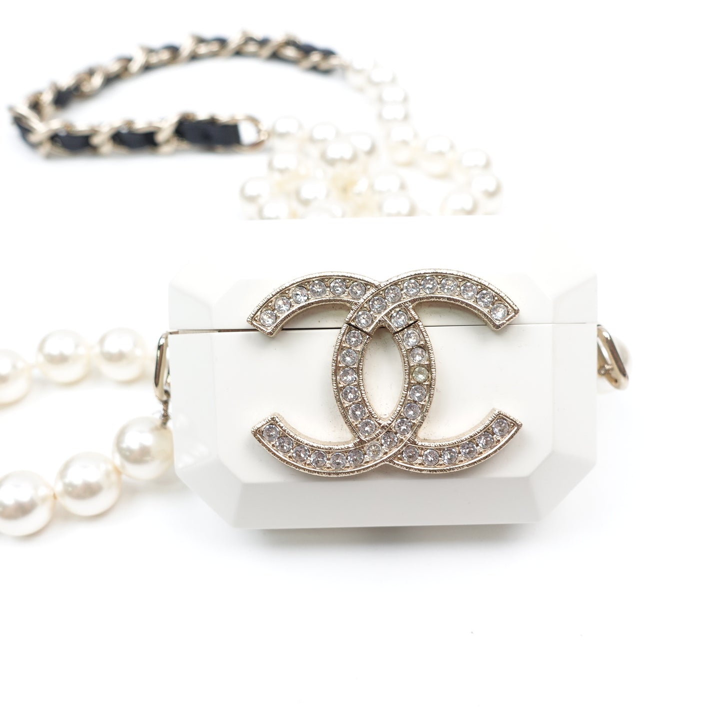 Pre-Owned Chanel White Acrylic Airpods Case T10356667