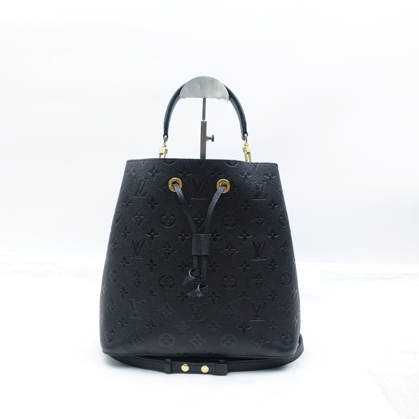 Pre-Owned Louis Vuitton NeoNoe MM Black Calfskin Leather Shoulder Bag T10372710