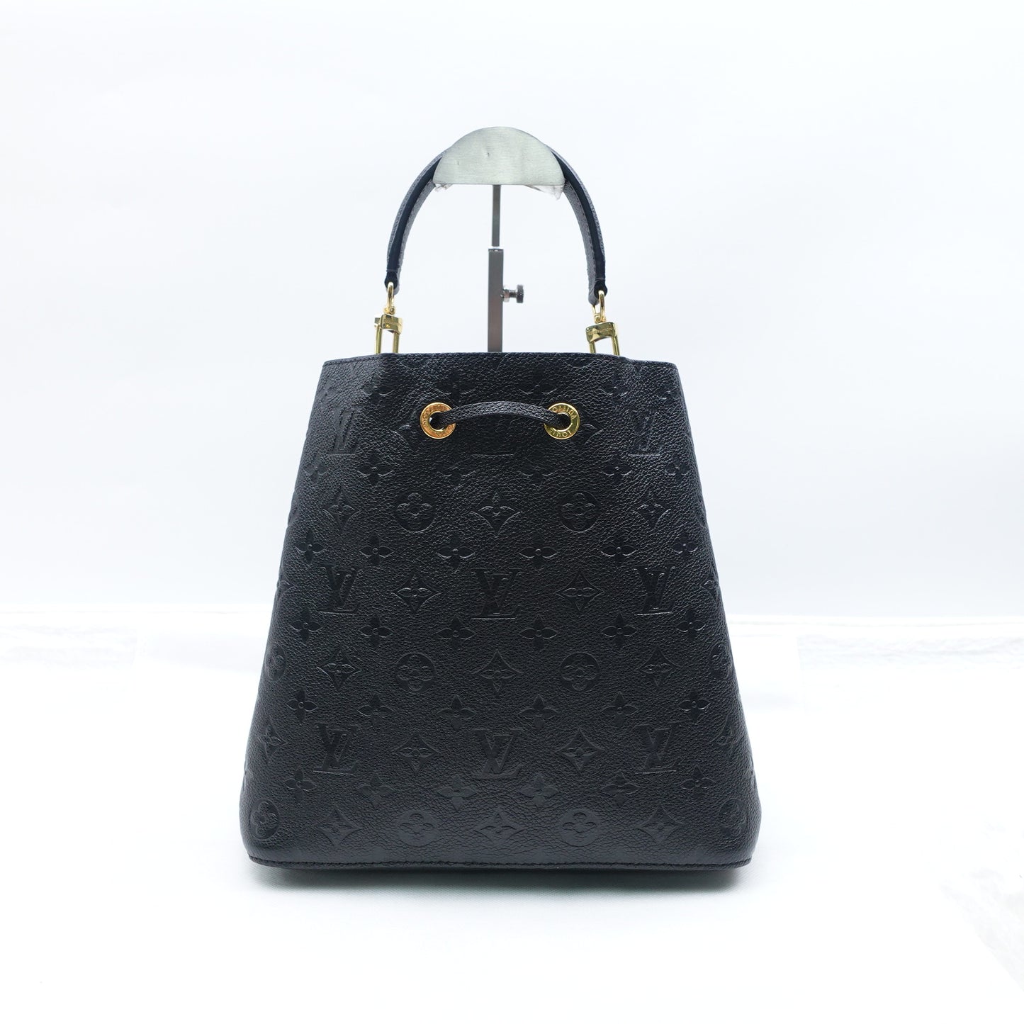 Pre-Owned Louis Vuitton NeoNoe MM Black Calfskin Leather Shoulder Bag T10372710