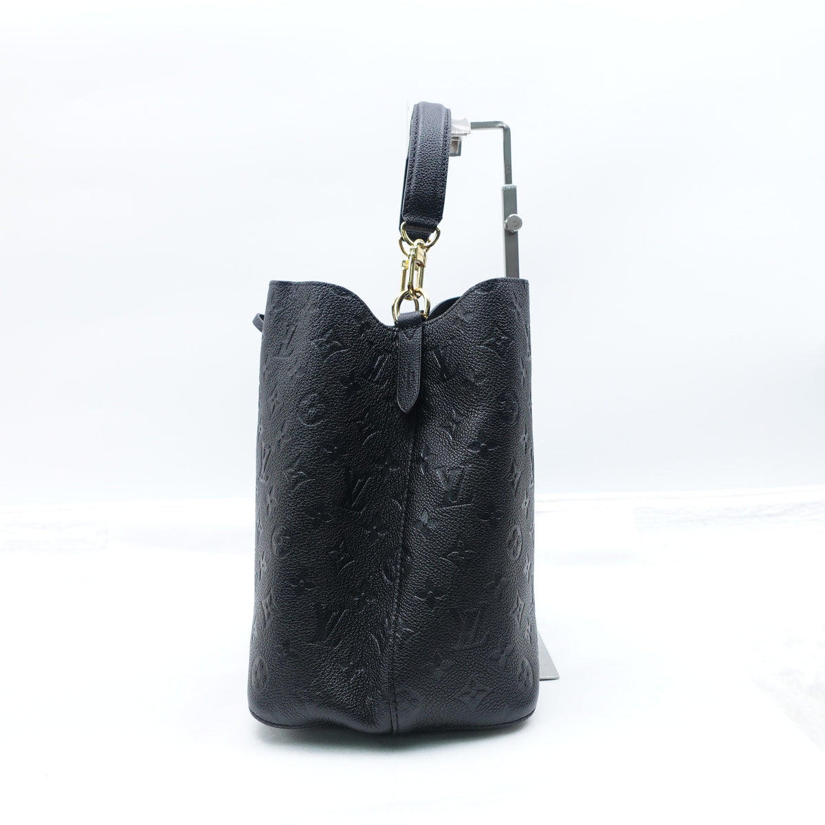 Pre-Owned Louis Vuitton NeoNoe MM Black Calfskin Leather Shoulder Bag T10372710