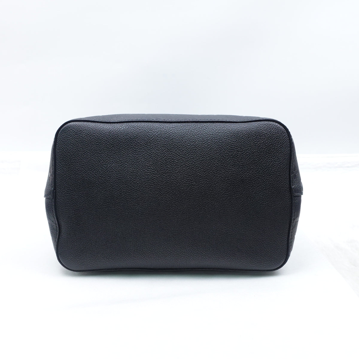 Pre-Owned Louis Vuitton NeoNoe MM Black Calfskin Leather Shoulder Bag T10372710