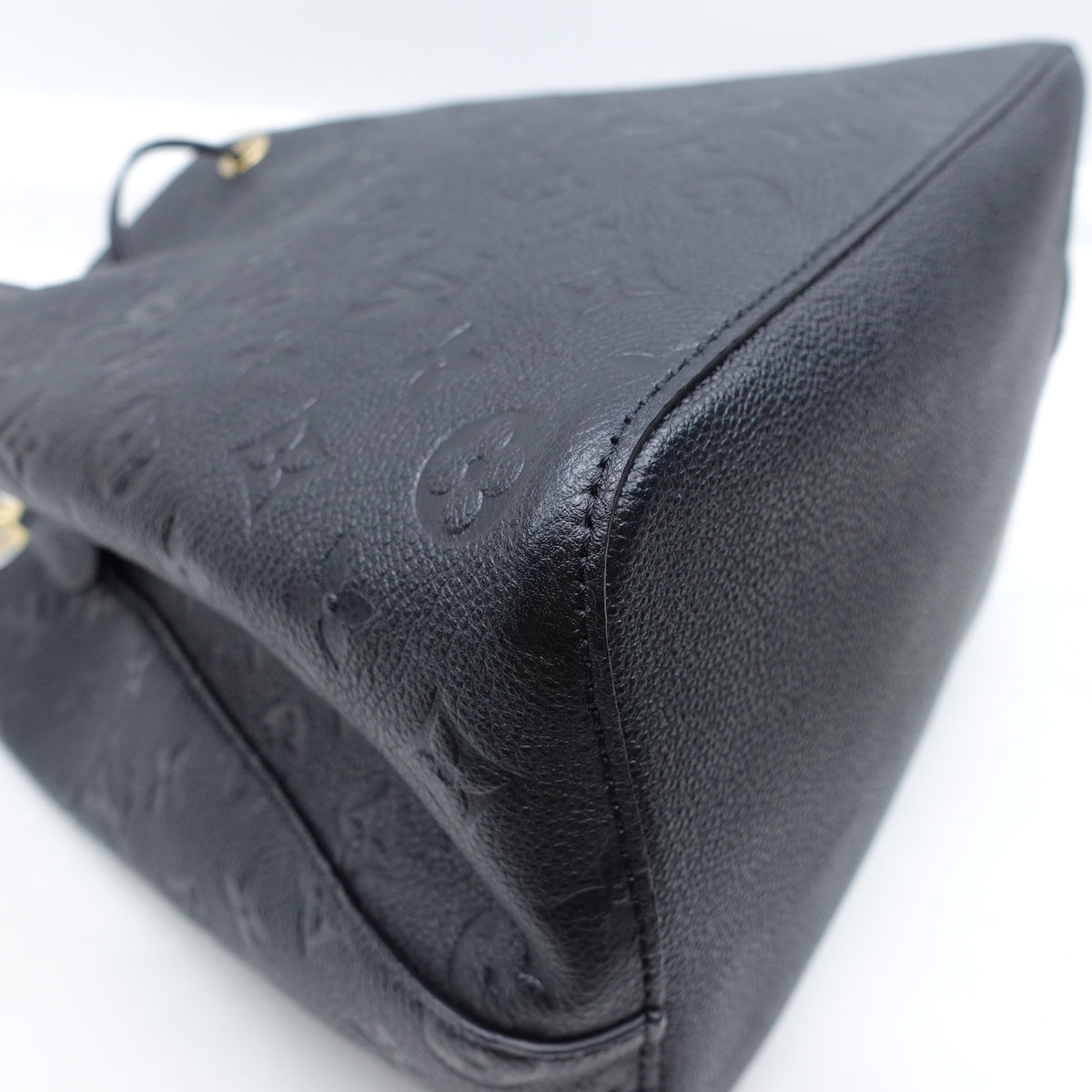 Pre-Owned Louis Vuitton NeoNoe MM Black Calfskin Leather Shoulder Bag T10372710