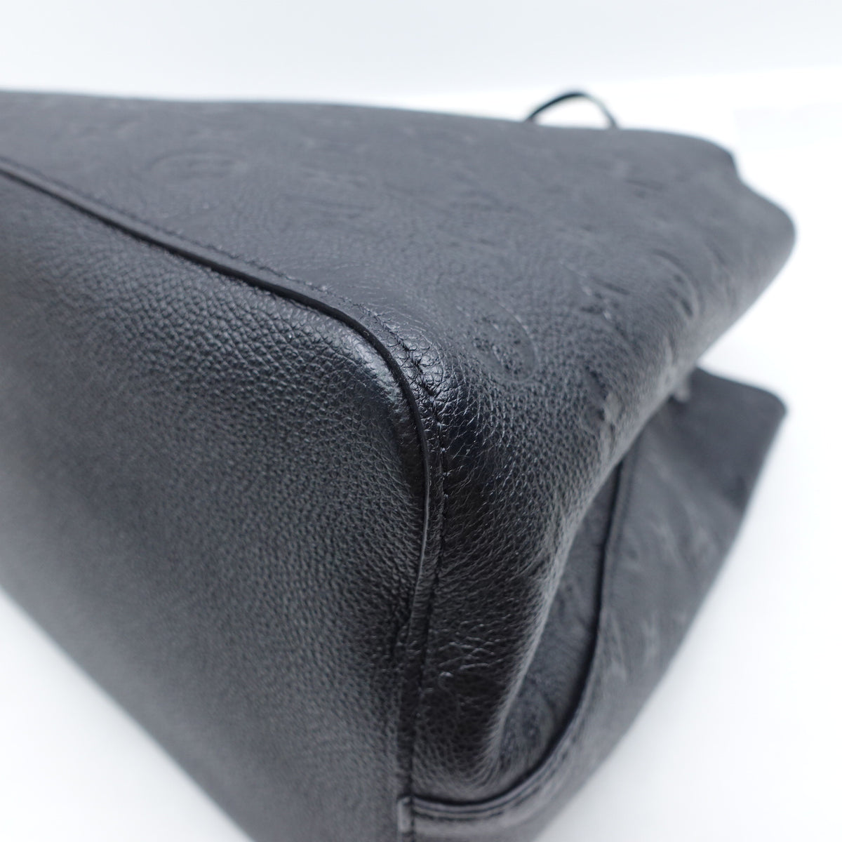 Pre-Owned Louis Vuitton NeoNoe MM Black Calfskin Leather Shoulder Bag T10372710