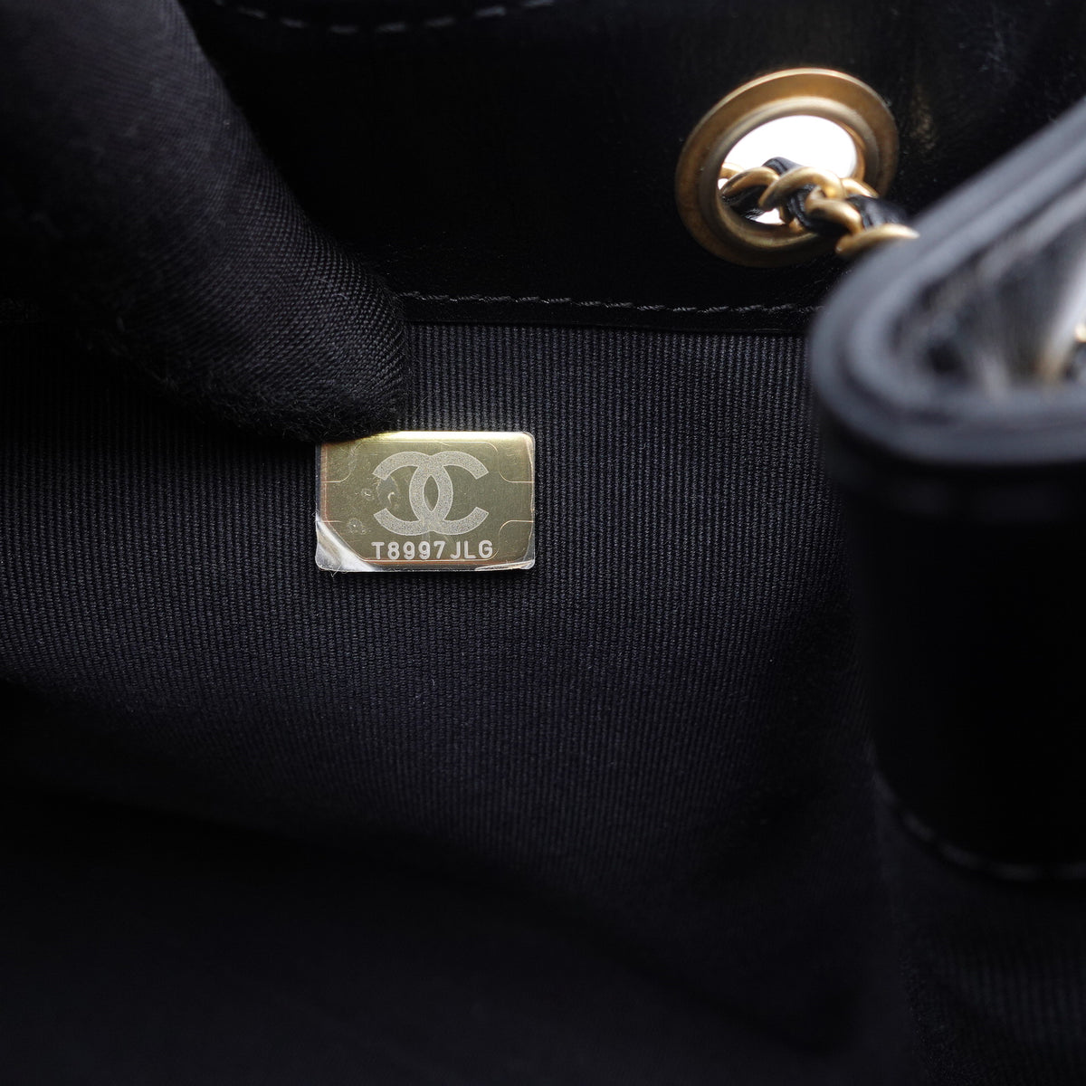 Pre-Owned Chanel 25 Bag Black Calfskin Leather Shoulder Bag T10399245