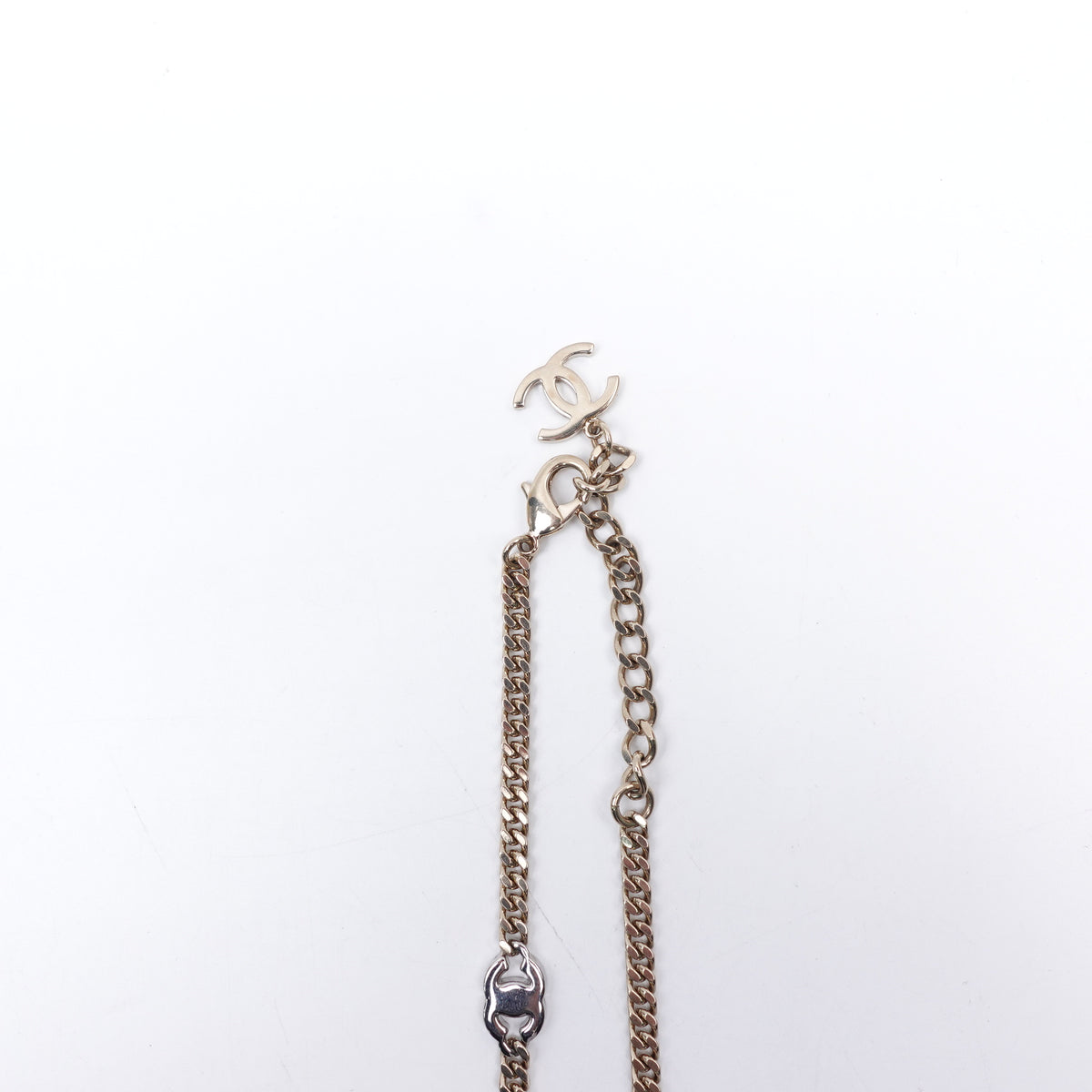 Pre-Owned Chanel Gold Metal Diamond Necklace T10375930