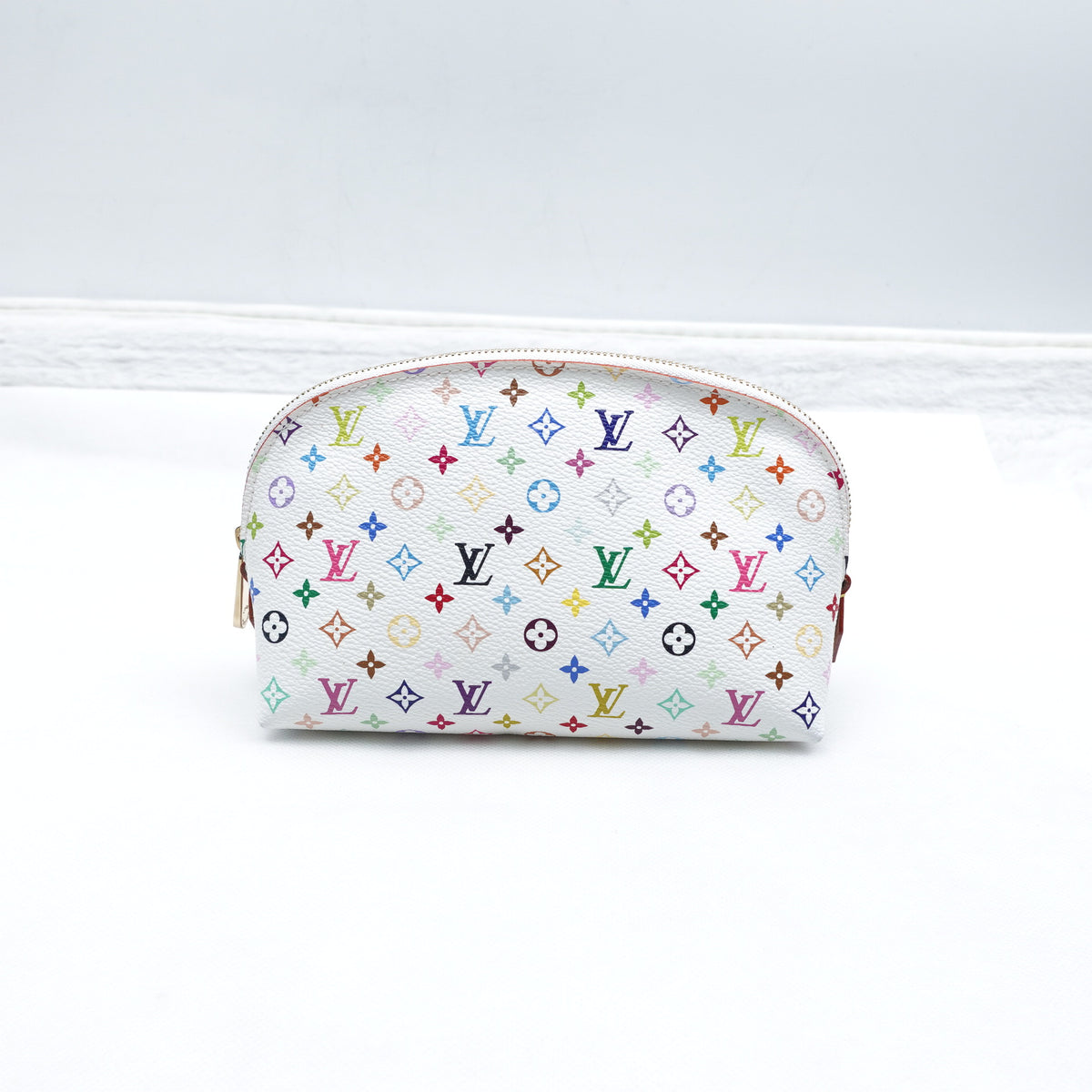Pre-Owned Louis Vuitton Poche Toilette White Multicolor Canvas Clutch T10367720