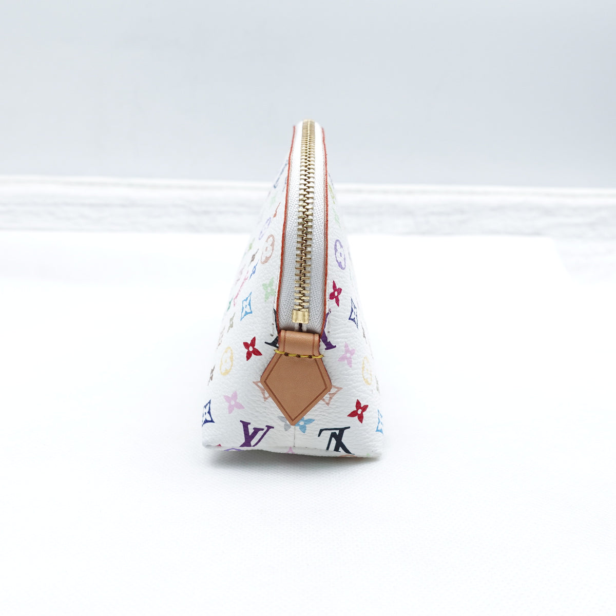Pre-Owned Louis Vuitton Poche Toilette White Multicolor Canvas Clutch T10367720