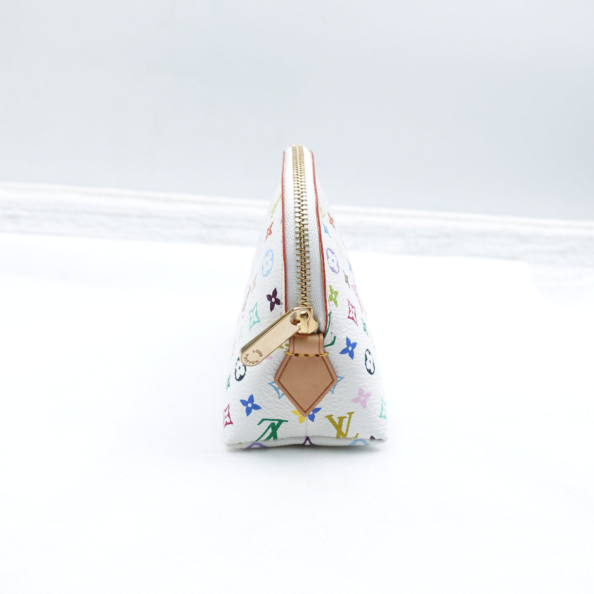 Pre-Owned Louis Vuitton Poche Toilette White Multicolor Canvas Clutch T10367720